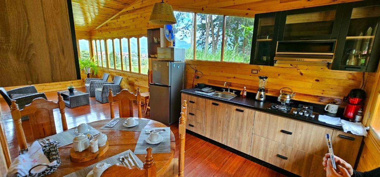Hassinger Ranch Cabanas Oxapampa Eksteriør billede