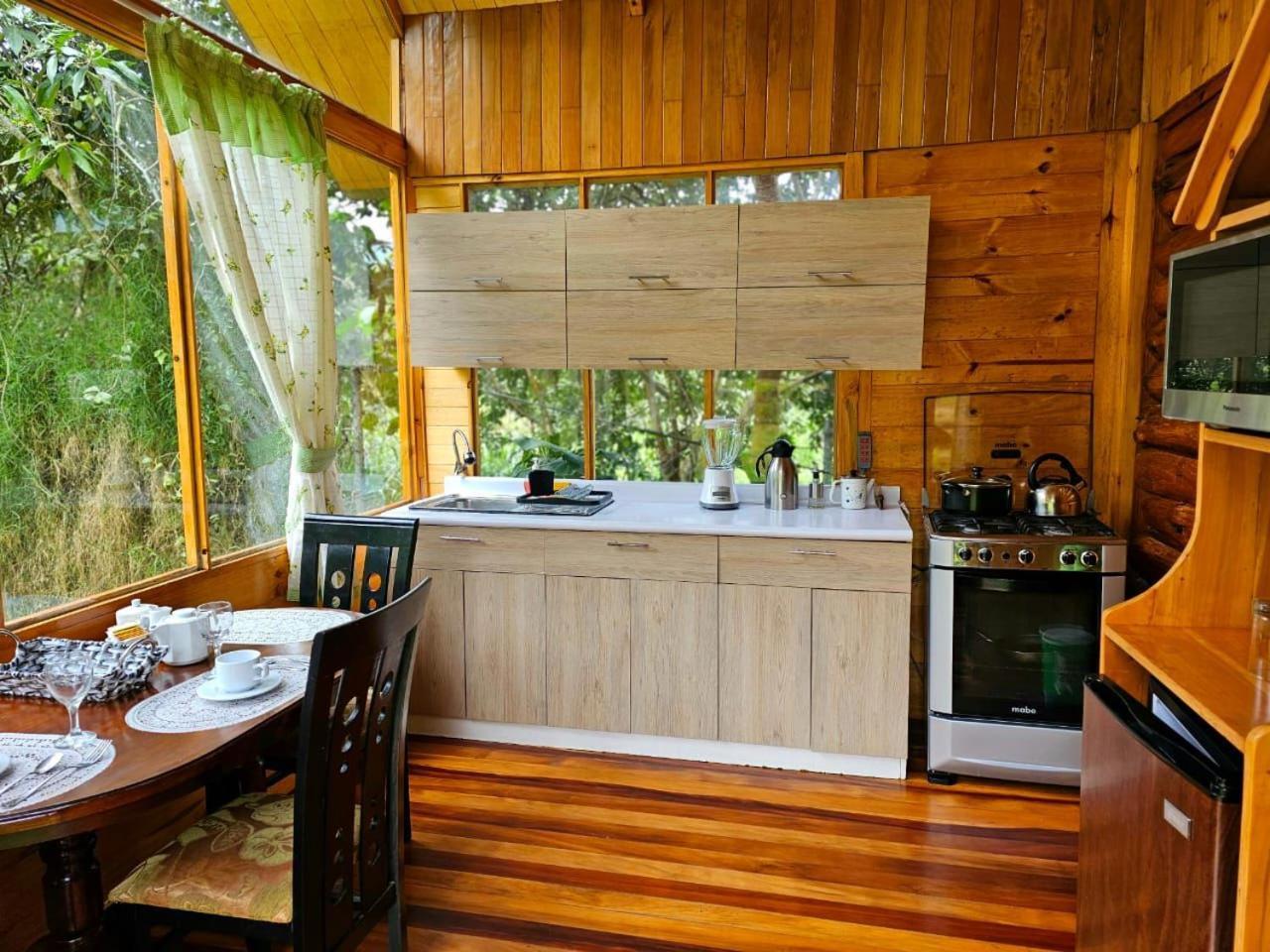 Hassinger Ranch Cabanas Oxapampa Eksteriør billede