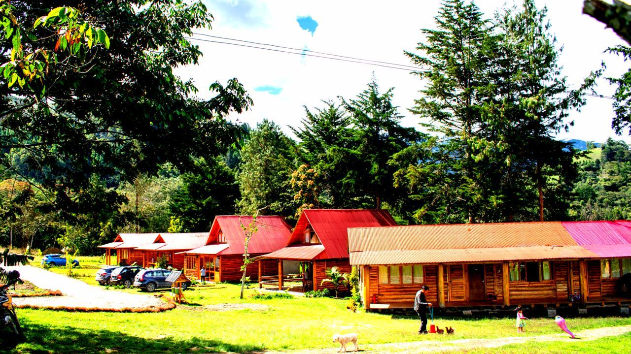 Hassinger Ranch Cabanas Oxapampa Eksteriør billede